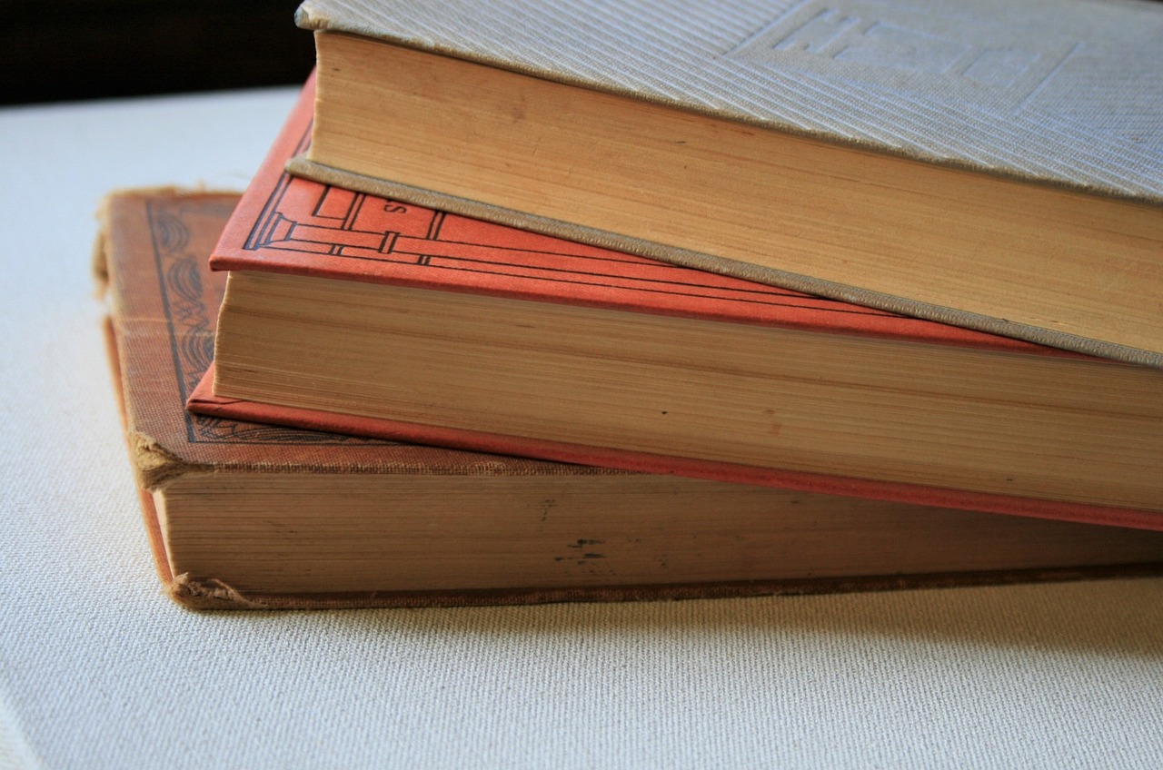 books-old-worn-315678-1-1-1-1.jpg