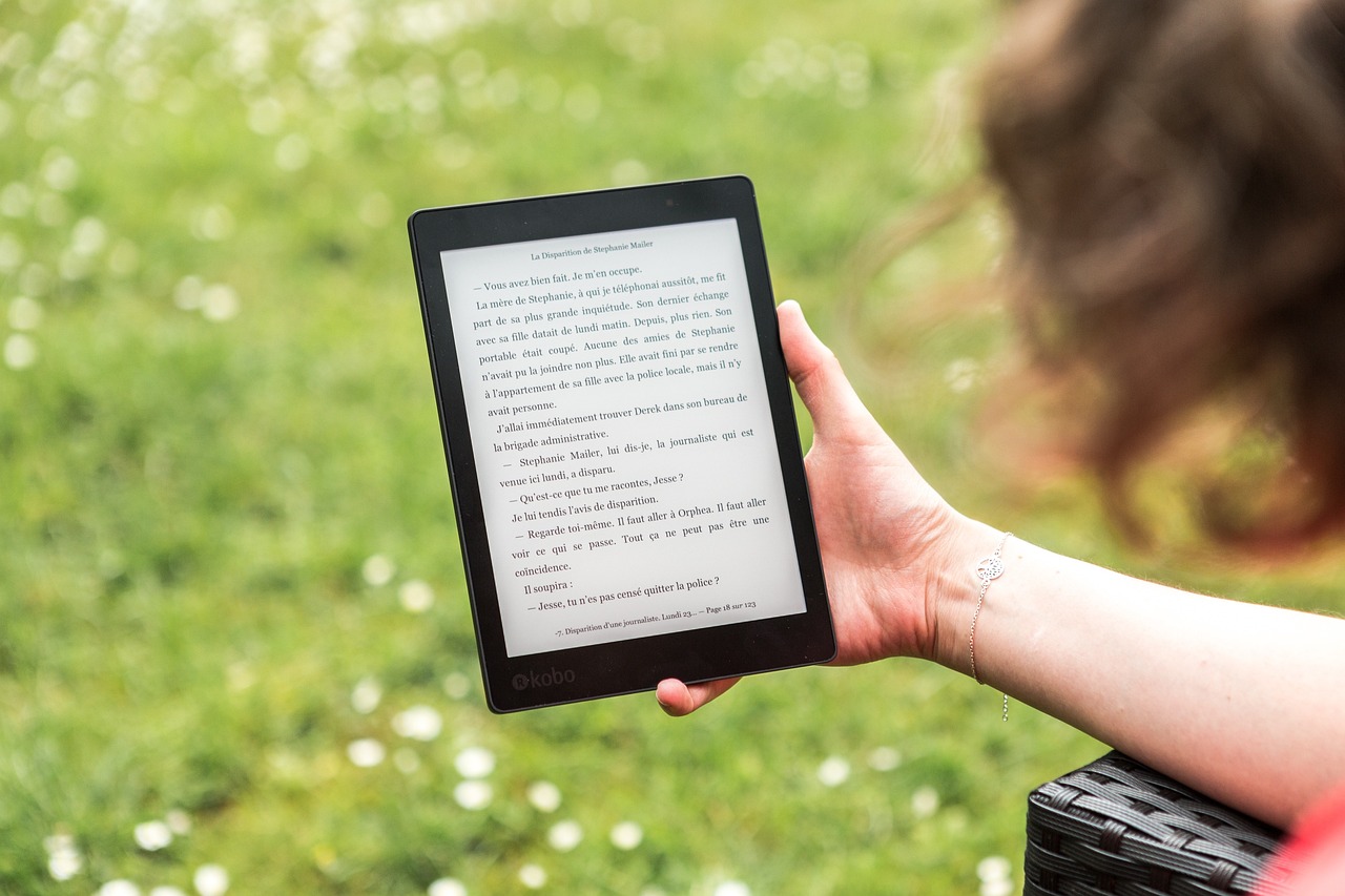 kobo-tablet-reading-light-4068371.jpg